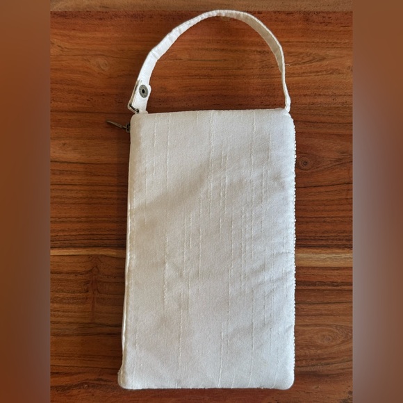 White Beaded Bag Purse Evening Bag Handbag Change
Purse - Picture 5 of 9